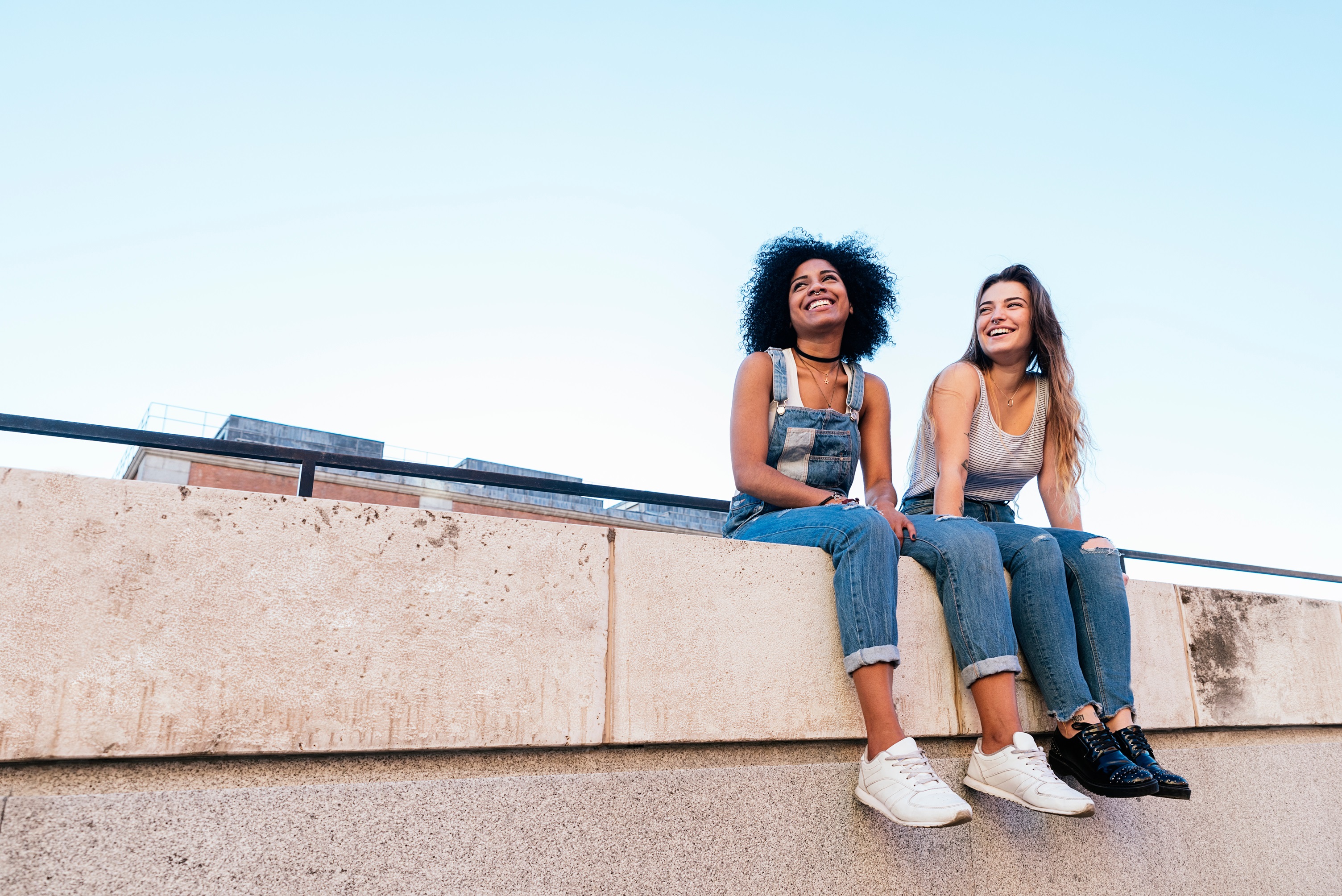 Couple de jeunes filles