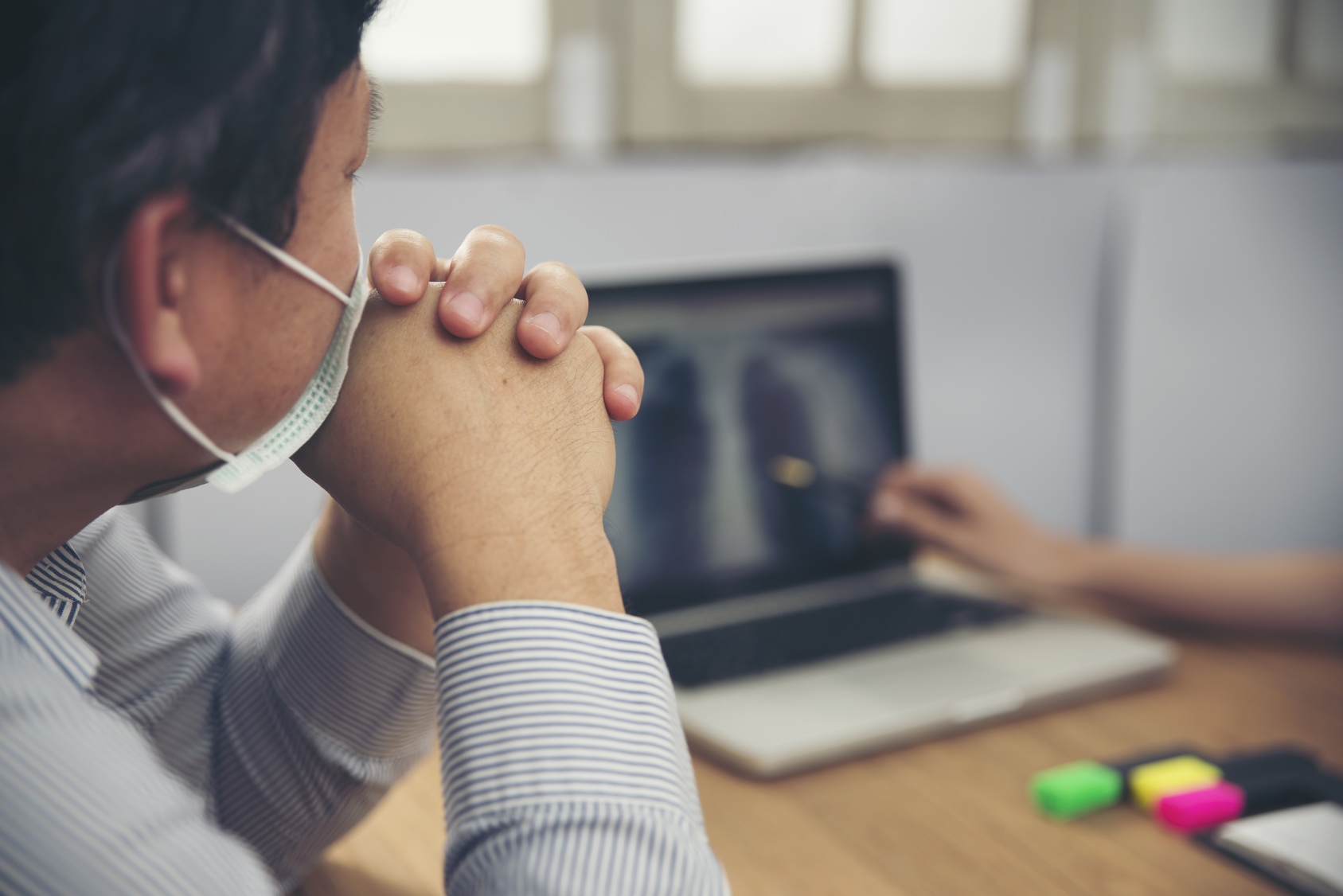 Media Name: Fotolia_136800828_assurance invalidite rencontre medecin.jpg