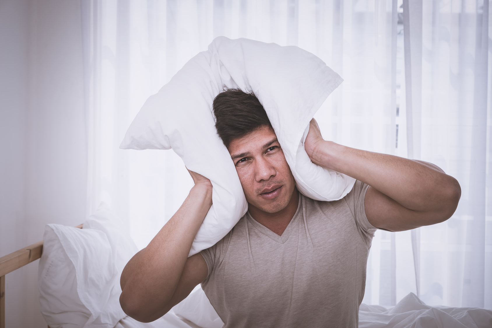 Media Name: Fotolia_196898877_oreiller bruit nuisance sonore.jpg