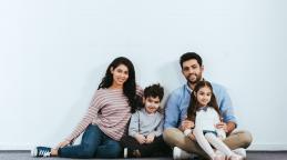 Famille: deux parents et deux enfants