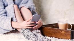 Media Name: Fotolia_176754311_sextage telephone texting.jpg