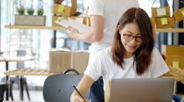 Media Name: Fotolia_187878487_impot travailleur autonome.jpg