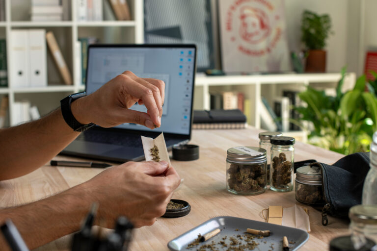 ​​La consommation de cannabis au travail : droits et limites au Canada​