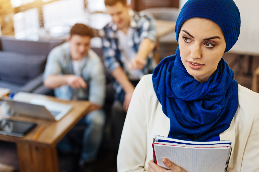 Avez-vous le droit porter des signes religieux au Canada?