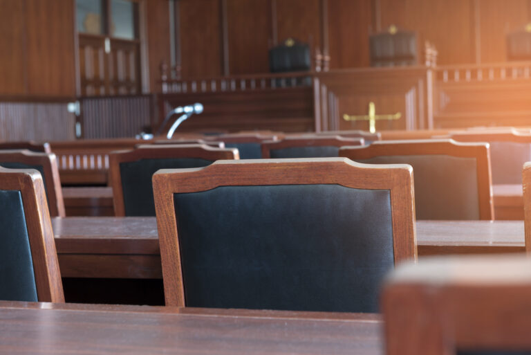 Comment se déroule un procès criminel au Canada?
