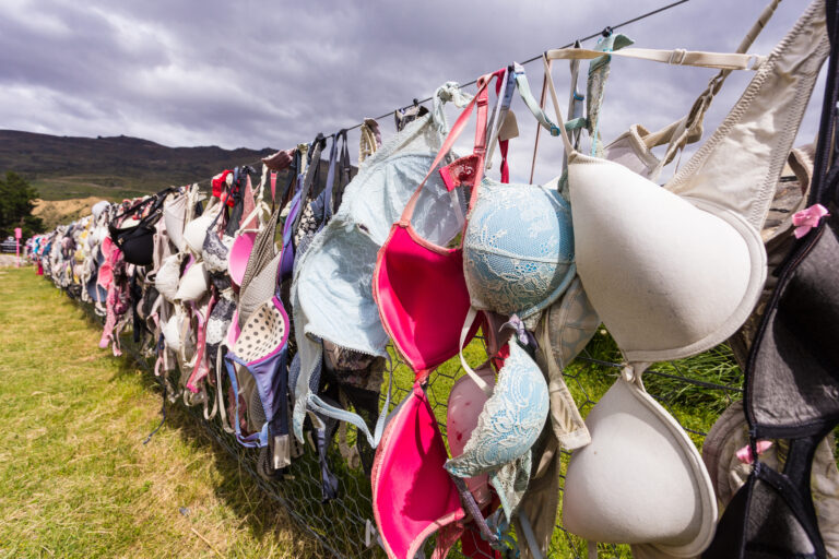 Femmes, allaitement et seins nus en public : est-ce un crime?