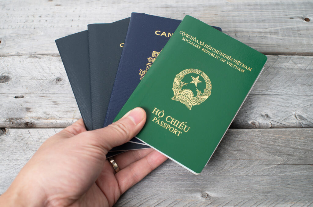 Avoir la double citoyenneté au Canada