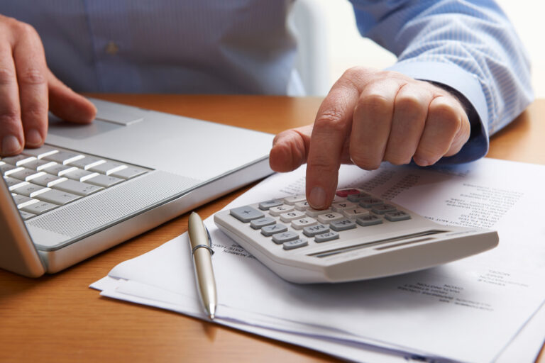 Calculer les impôts sur une succession au Canada