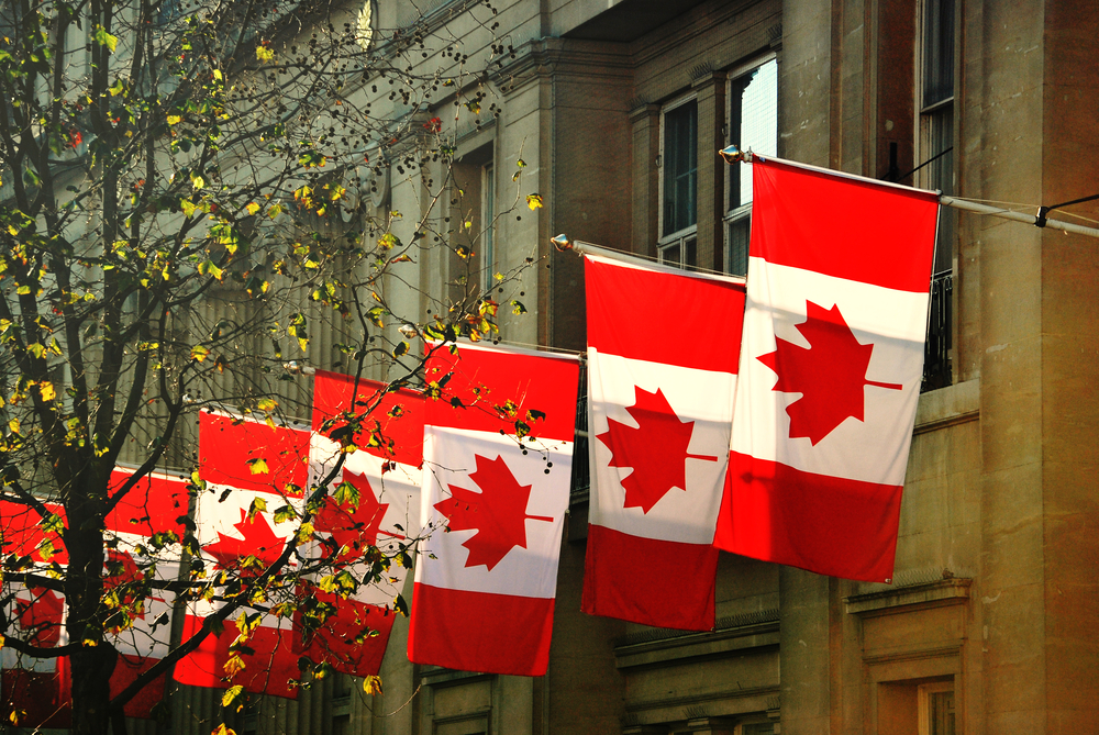 Comment la Charte canadienne des droits et libertés protège-t-elle les Canadiens?