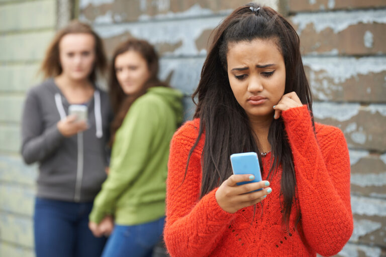 Ados : 5 astuces pour faire face à la cyberintimidation